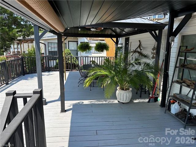 120 Elm Street, New London, NC 28127