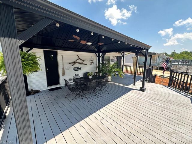 120 Elm Street, New London, NC 28127
