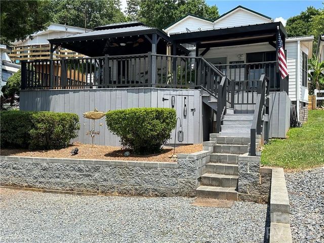 120 Elm Street, New London, NC 28127