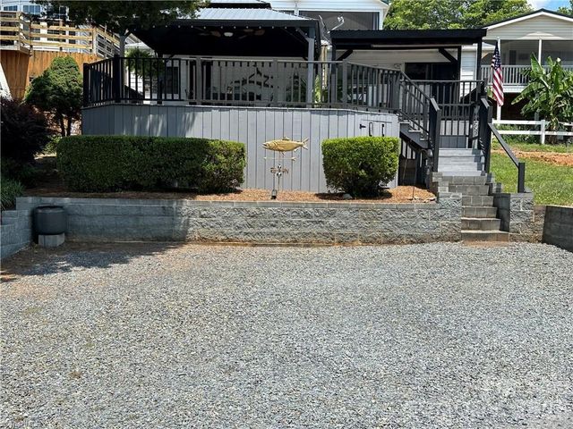 120 Elm Street, New London, NC 28127