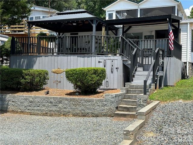 120 Elm Street, New London, NC 28127