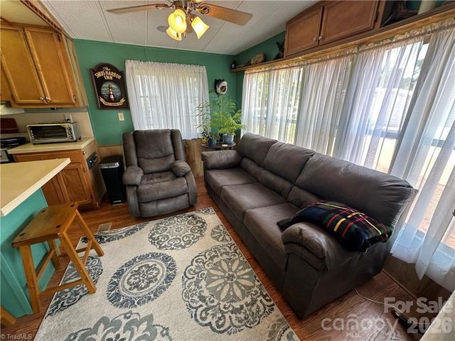 120 Elm Street, New London, NC 28127