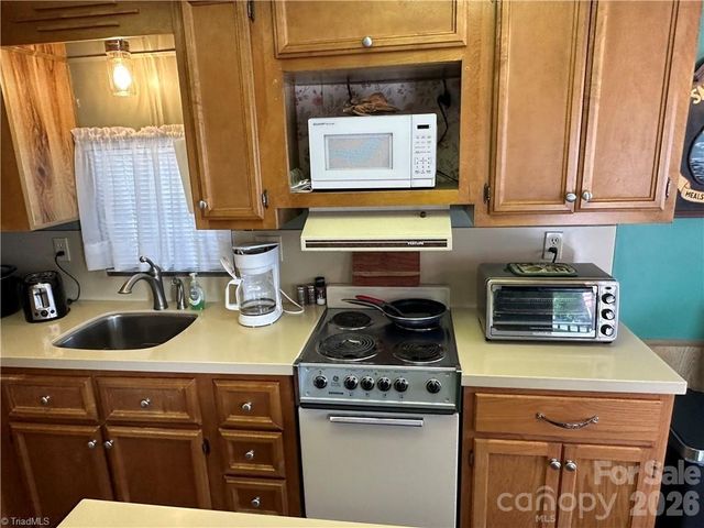 120 Elm Street, New London, NC 28127