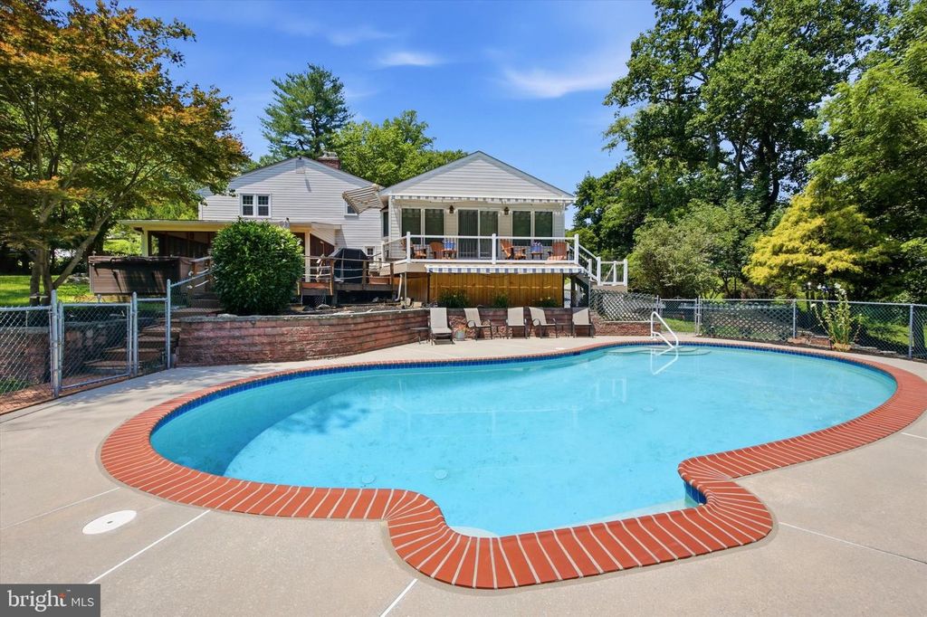 16 E GLEN CIR, MEDIA, PA 19063 — exterior