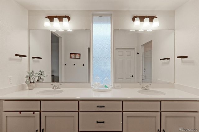 4435 N Picadilly Court, Aurora, CO 80019