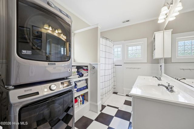 1126 N Market Street, Washington, NC 27889