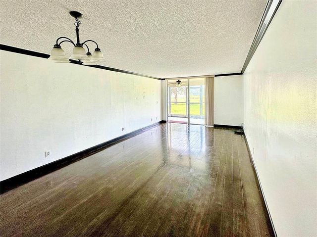3231 Holiday Springs Boulevard 105, Margate, FL 33063