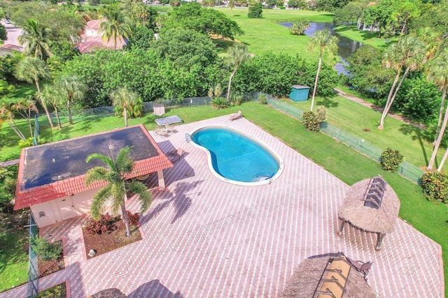3231 Holiday Springs Boulevard 105, Margate, FL 33063