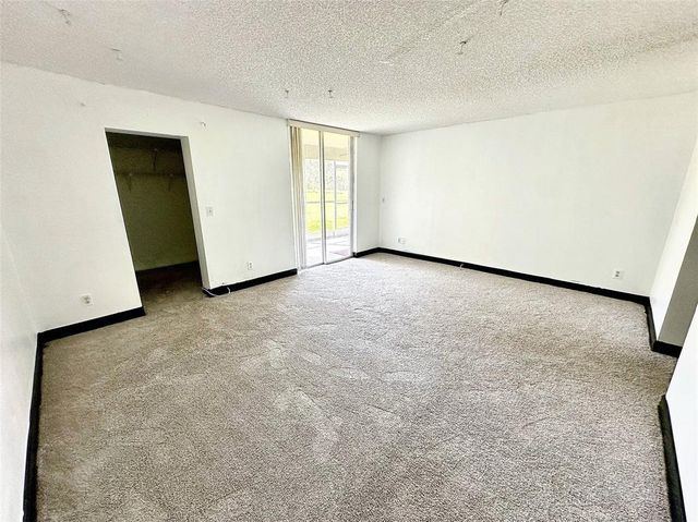 3231 Holiday Springs Boulevard 105, Margate, FL 33063