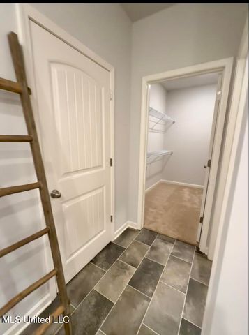 32 S Thorn Tree Street, Byhalia, MS 38611