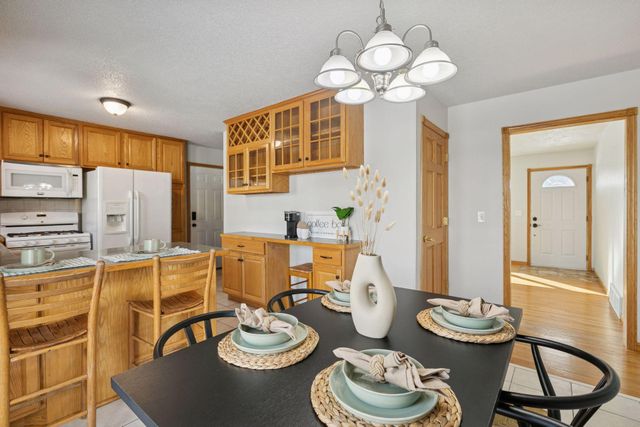 8824 41st Avenue N, New Hope, MN 55427