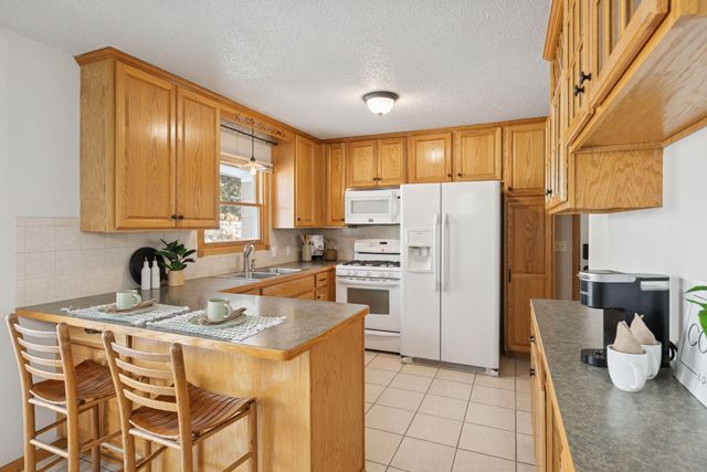 8824 41st Avenue N, New Hope, MN 55427