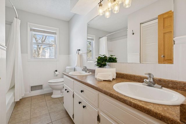 8824 41st Avenue N, New Hope, MN 55427