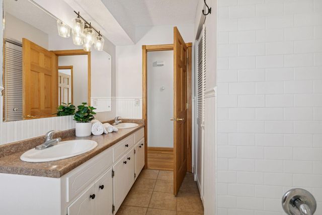 8824 41st Avenue N, New Hope, MN 55427