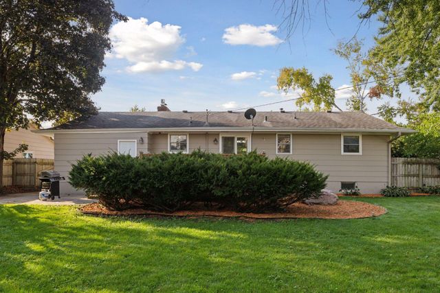 8824 41st Avenue N, New Hope, MN 55427