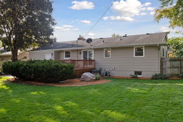 8824 41st Avenue N, New Hope, MN 55427