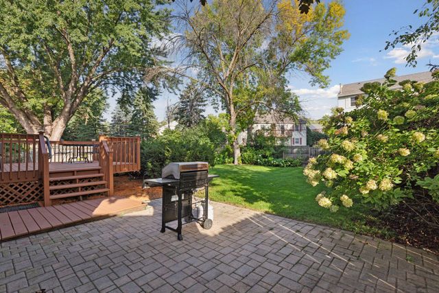 8824 41st Avenue N, New Hope, MN 55427