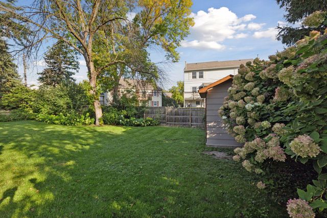 8824 41st Avenue N, New Hope, MN 55427