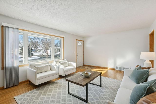 8824 41st Avenue N, New Hope, MN 55427