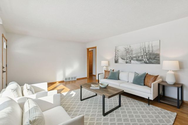 8824 41st Avenue N, New Hope, MN 55427