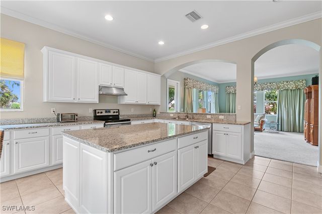 1724 Birdie DR, Naples, FL 34120