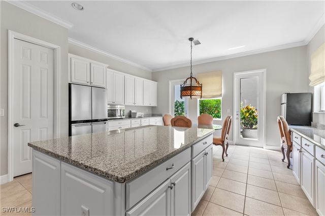 1724 Birdie DR, Naples, FL 34120