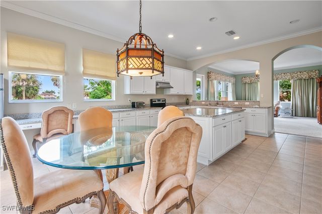 1724 Birdie DR, Naples, FL 34120