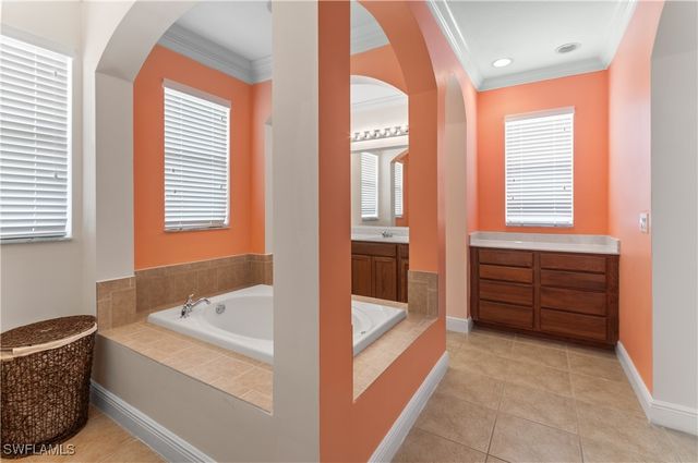 1724 Birdie DR, Naples, FL 34120