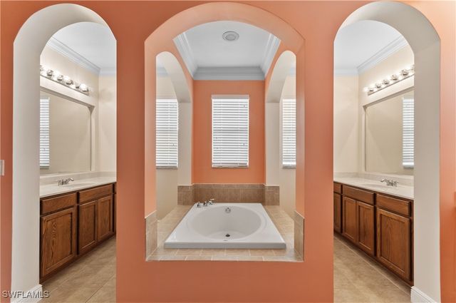 1724 Birdie DR, Naples, FL 34120