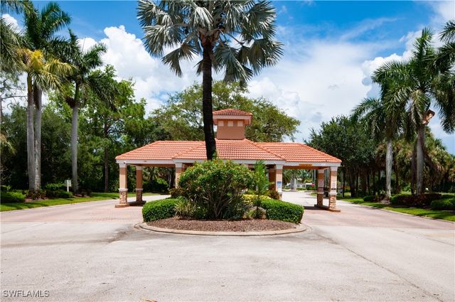 1724 Birdie DR, Naples, FL 34120