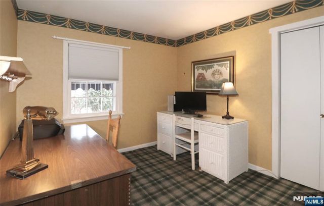 19 Mohawk Avenue, Oakland, NJ 07436