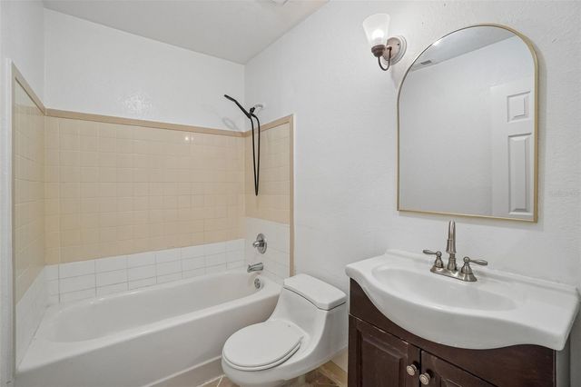 222 LAKEVIEW DRIVE, Auburndale, FL 33823