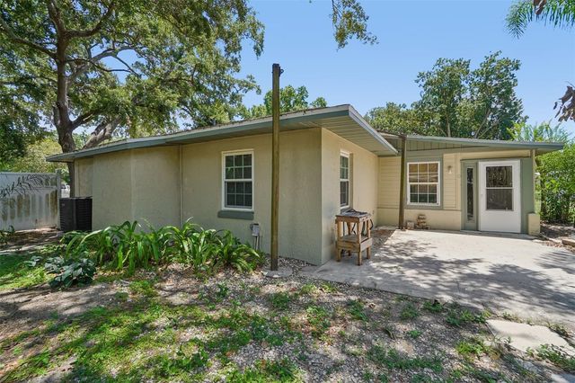222 LAKEVIEW DRIVE, Auburndale, FL 33823