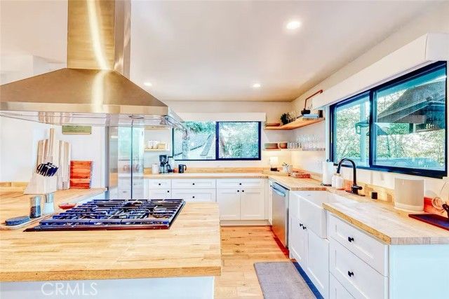 481 Heliotrope Drive, Lake Arrowhead, CA 92352