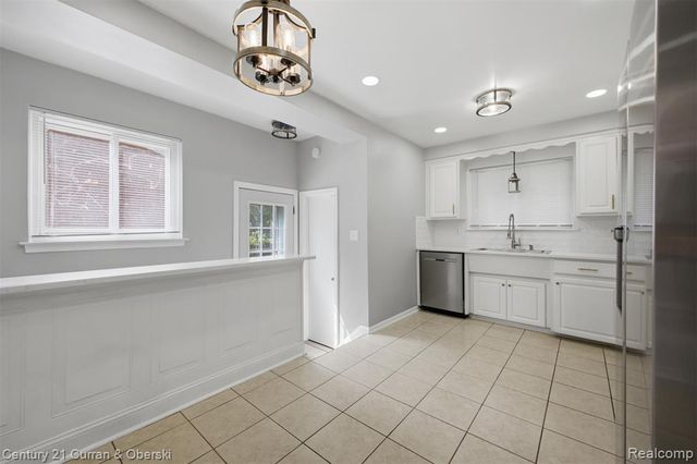 8108 Whitefield Street, Dearborn Heights, MI 48127