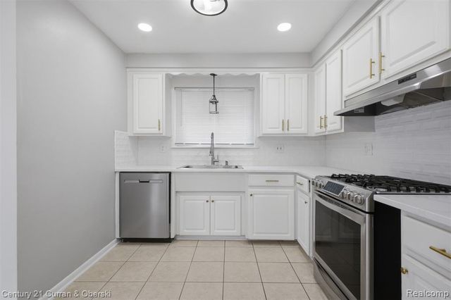 8108 Whitefield Street, Dearborn Heights, MI 48127