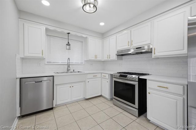8108 Whitefield Street, Dearborn Heights, MI 48127