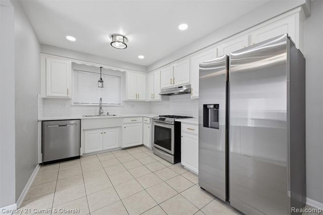 8108 Whitefield Street, Dearborn Heights, MI 48127