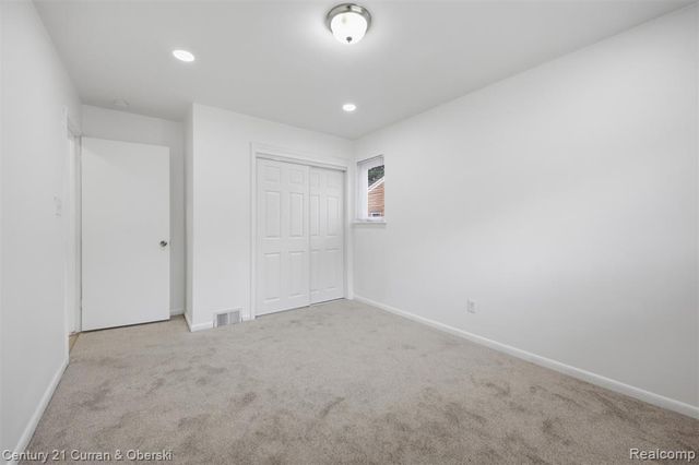 8108 Whitefield Street, Dearborn Heights, MI 48127