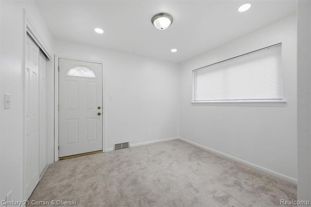 8108 Whitefield Street, Dearborn Heights, MI 48127