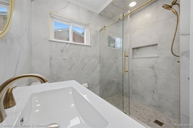 8108 Whitefield Street, Dearborn Heights, MI 48127