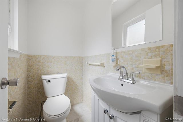 8108 Whitefield Street, Dearborn Heights, MI 48127