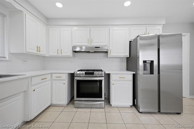 8108 Whitefield Street, Dearborn Heights, MI 48127