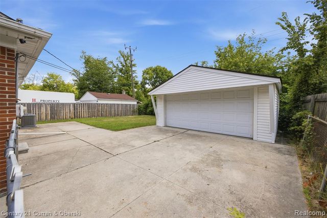 8108 Whitefield Street, Dearborn Heights, MI 48127