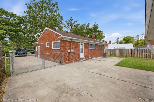 8108 Whitefield Street, Dearborn Heights, MI 48127