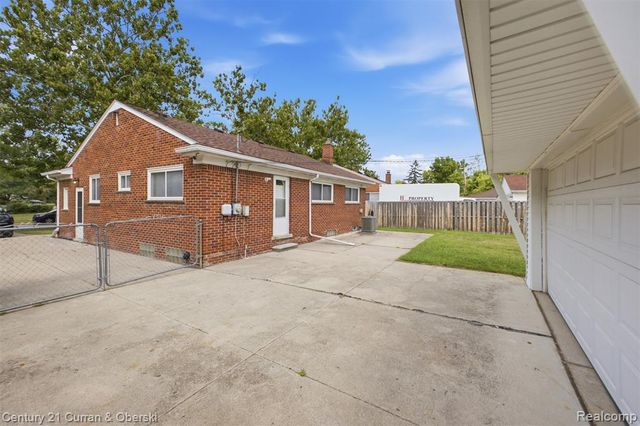 8108 Whitefield Street, Dearborn Heights, MI 48127
