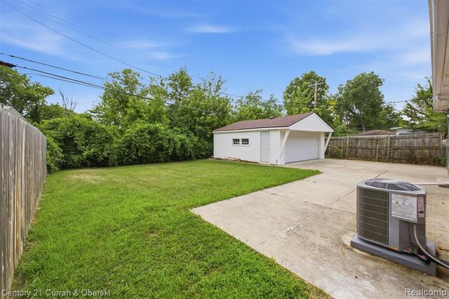 8108 Whitefield Street, Dearborn Heights, MI 48127