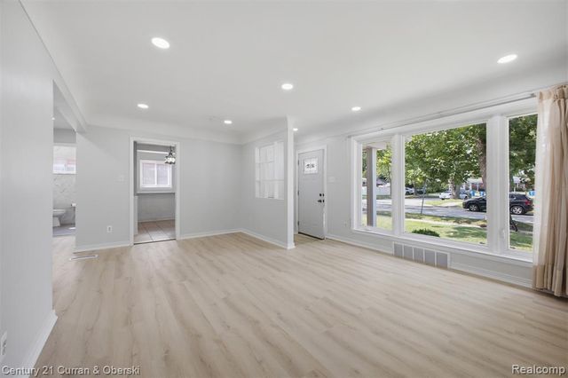 8108 Whitefield Street, Dearborn Heights, MI 48127