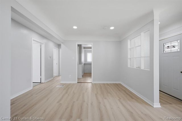 8108 Whitefield Street, Dearborn Heights, MI 48127