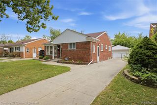 8108 Whitefield Street, Dearborn Heights, MI 48127